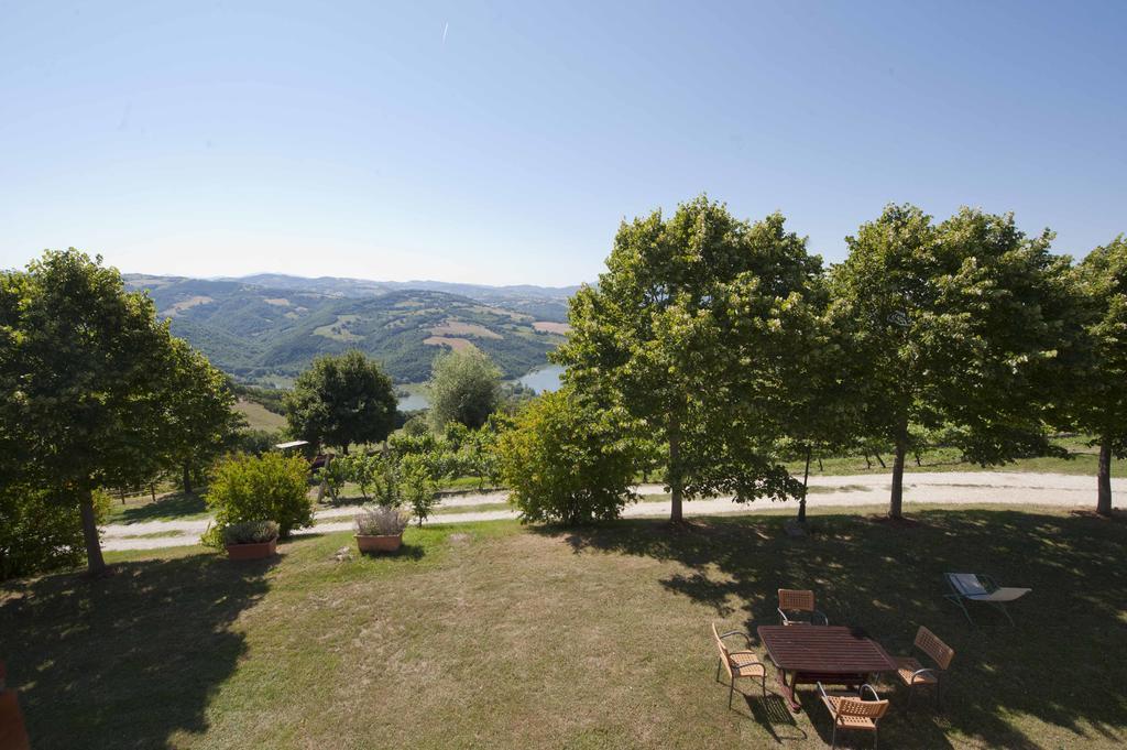Agriturismo Tenuta Di Biscina Exterior foto